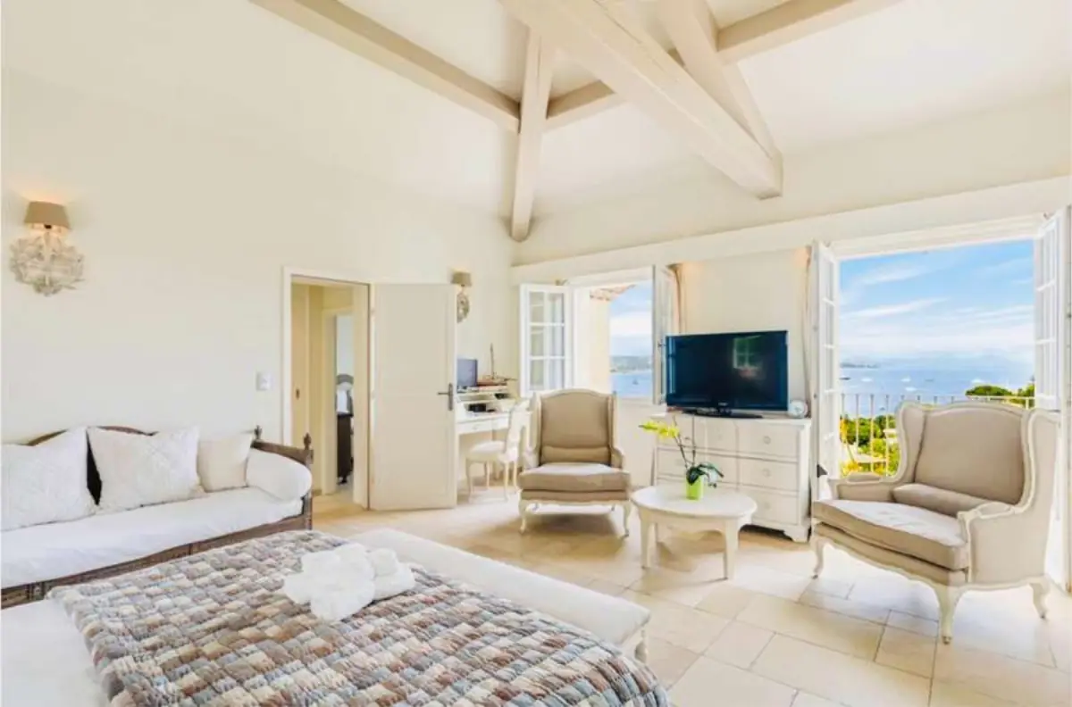 Villa Homis — view 3