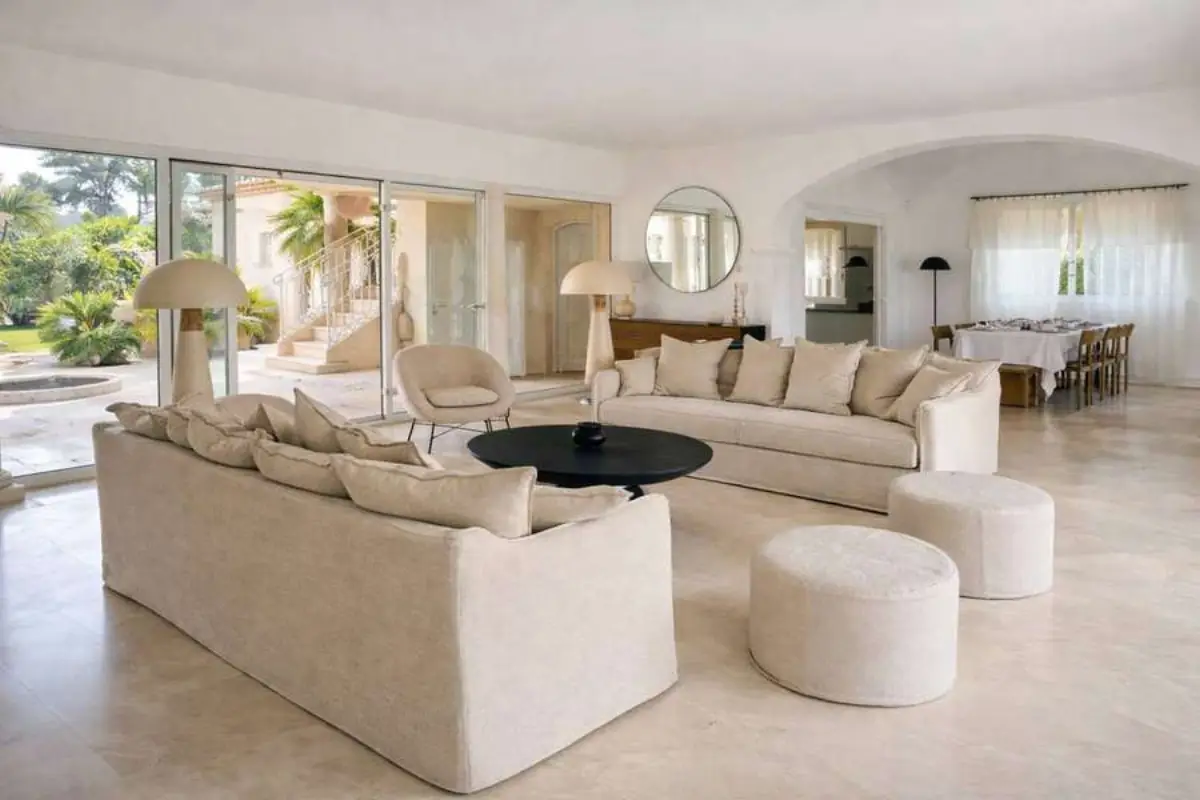 Villa Bagatelle — view 2