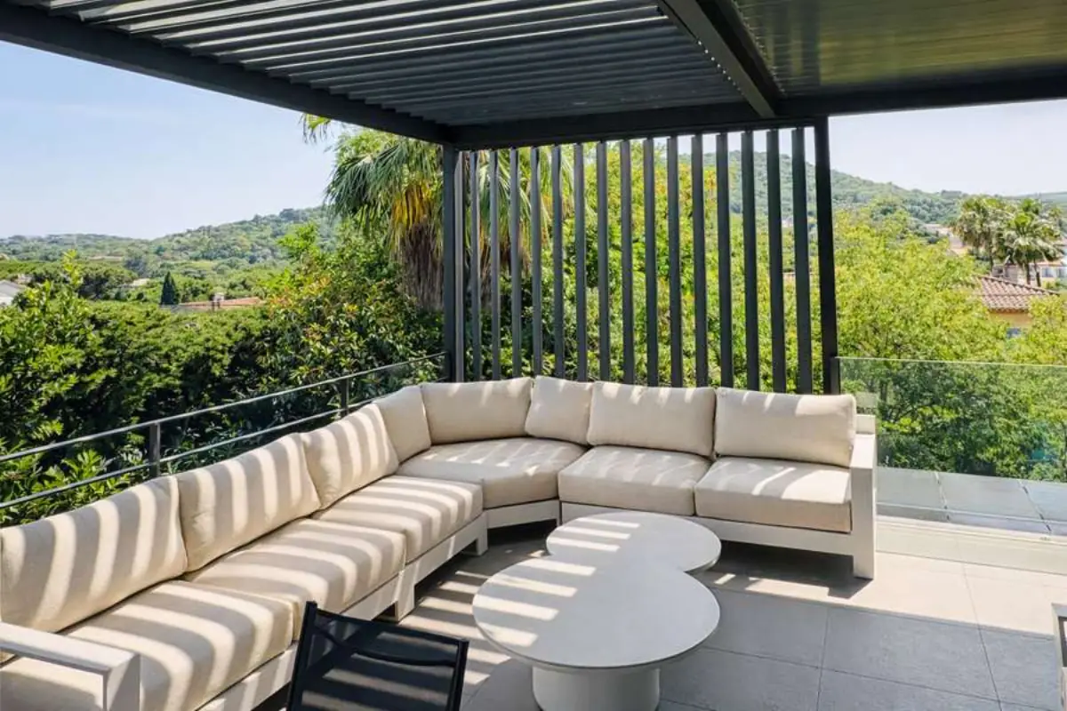 Villa St Tropez — view 3